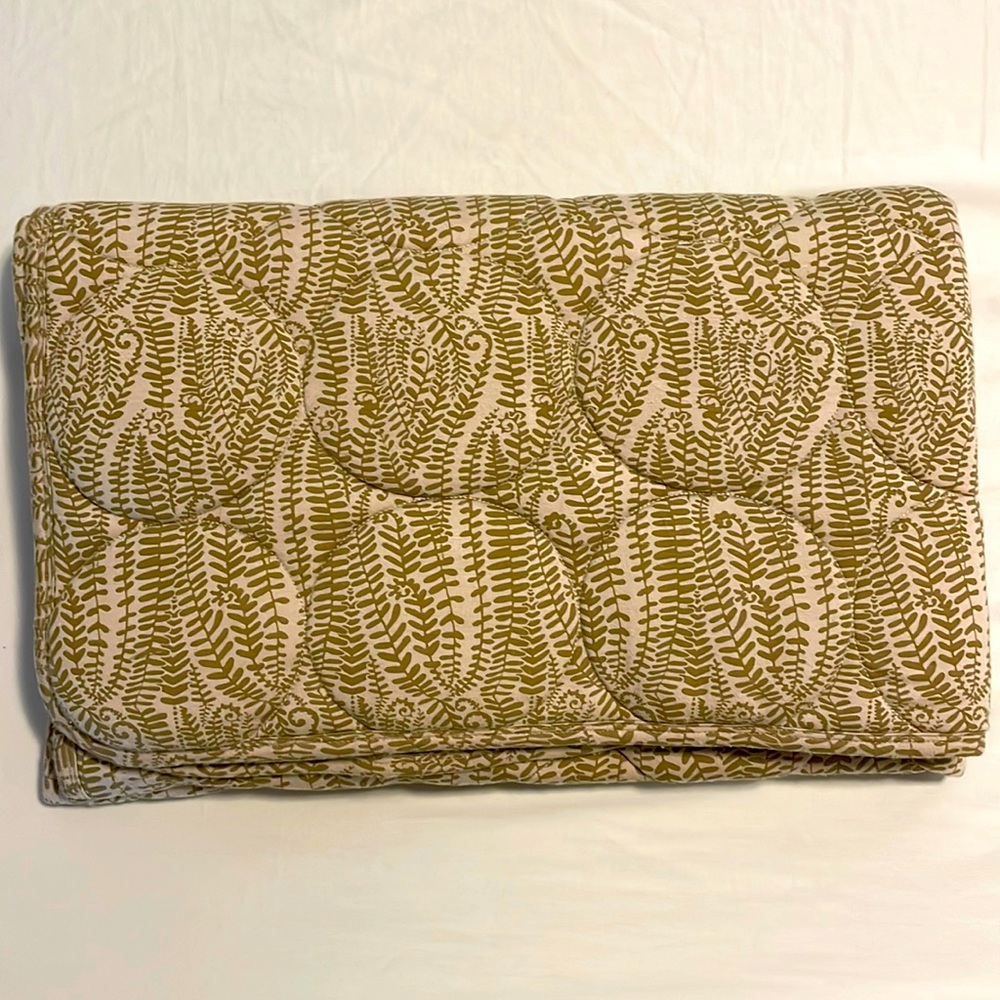 kate quinn golden fern frond circle quilt
